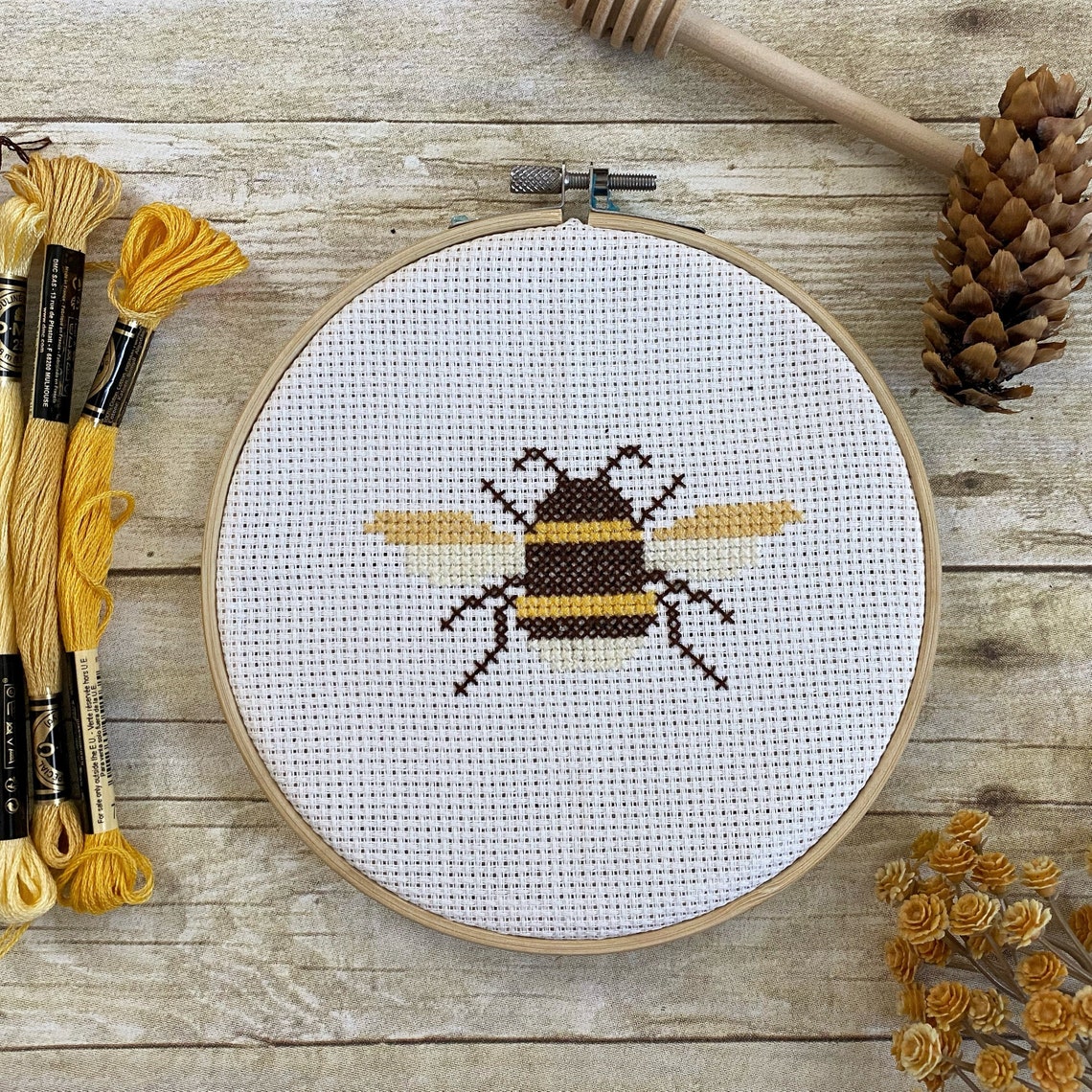 Modern Cross Stitch PATTERN Little Bee Bee Cross Stitch - Etsy