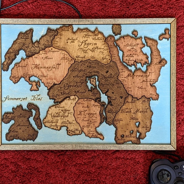 Carte en bois de Tamriel : carte en bois, carte de jeu vidéo, carte ESO, Elder Scrolls Online, Skyrim, oeuvre d'art pour la salle de jeux, cadeau pour lui, cadeau pour elle