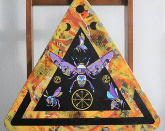 Original - Protect the bees - Spray and acrylic paint on road sign - interior decoration - street art