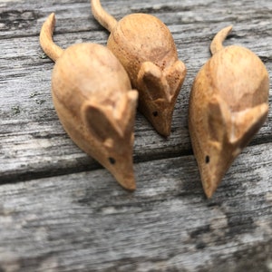 3pcs Mice FAMILY wooden handmade carved lovely 8-10cm mouse natural wood cheeseboard decoration project furniture anniversary present rustic