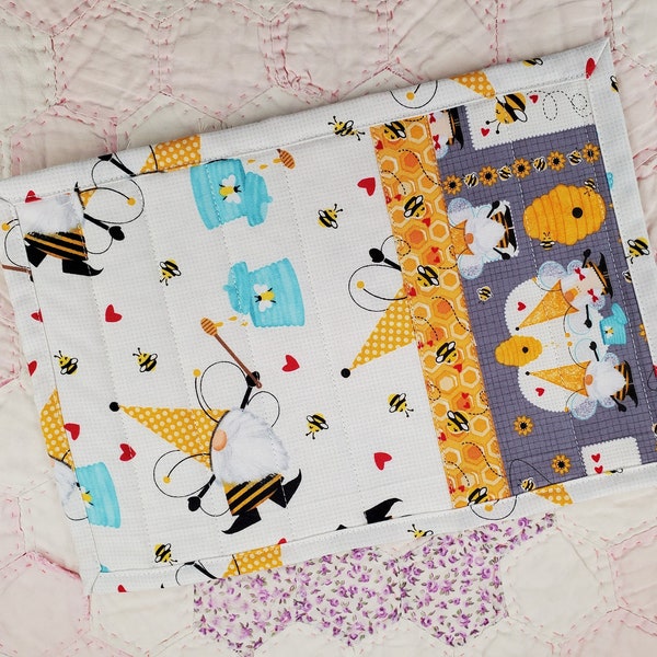 Gnome Bee Mug Rug - Snack Mat - Miniture Quilt - Reversable