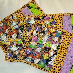 Halloween mug rug, snack mat, miniature quilt, glow in the dark