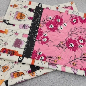 Halloween mug rug - Potions snack mat - miniature quilt