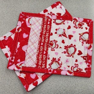 Valentine gnomes mug rug - snack mat - miniature quilt - red