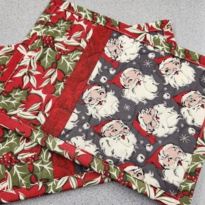 Vintage Christmas mug rug - snack mat - miniature quilt