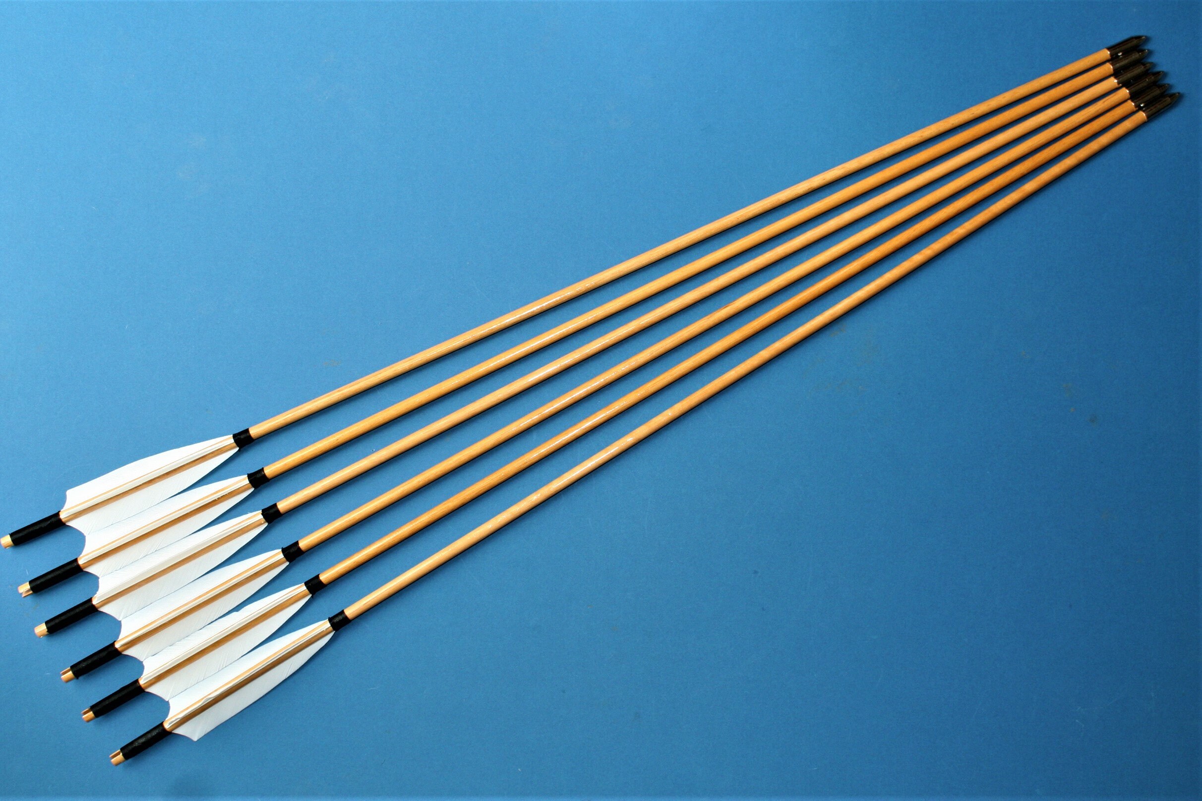 Six Traditional Wooden Arrows White Feather Fletchings Metal Points
