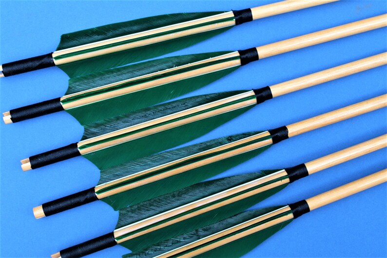 Six Traditional Wooden Arrows Metal Points Green Feather Fletchings