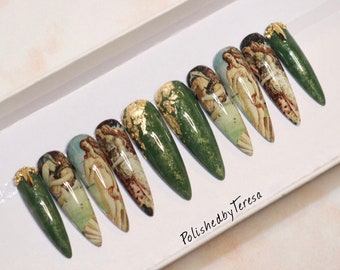 V E N U S | Venus födelse Press On Nails | Gröna Gel X-naglar med gulddetaljer