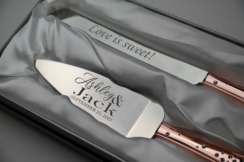 Juego personalizado de cuchillo y pala para pastel de bodas en oro rosa