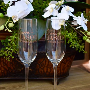 Personalized Wedding Toasting Flutes Set of TWO, Custom Engraved Vina Toasting Flutes, Custom Engaged Gift, Personalized Couples Gift
