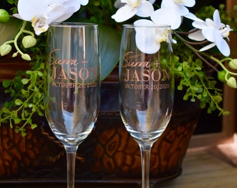 Personalized Wedding Toasting Flutes Set of TWO, Custom Engraved Vina Toasting Flutes, Custom Engaged Gift, Personalized Couples Gift