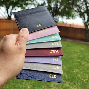 Titular de la tarjeta de crédito de cuero, negro rojo azul verde, estuche de tarjeta personalizado, Saffiano, cuero a medida, regalo de aniversario, cumpleaños monograma