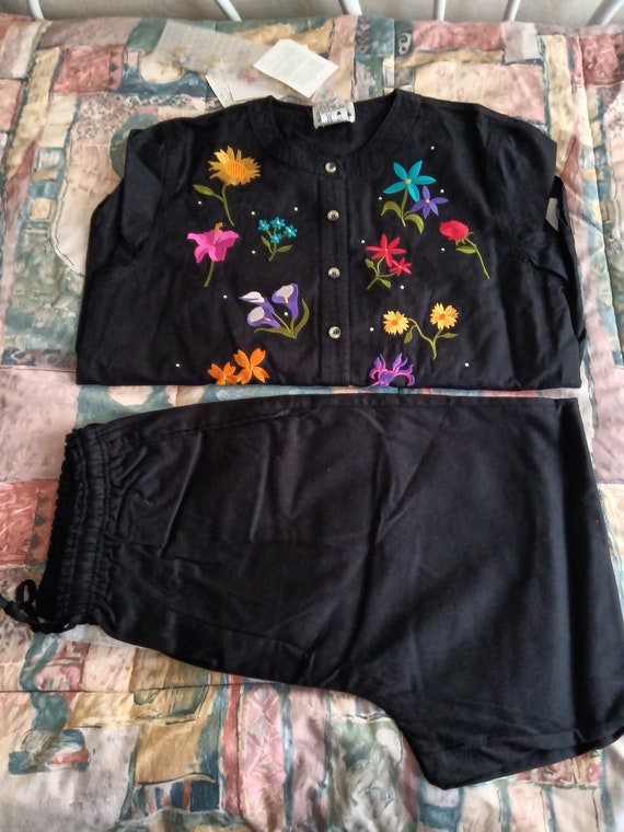 Quacker Factory Shirt & Pants Set Black with Flor… - image 3
