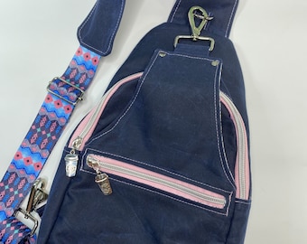 Bolsa tipo estilingue | Bolsa tipo estilingue retrô | Bolsa tiracolo | Lona Encerada | Bolsa tipo estilingue na moda | Bolsa transversal | Mochila tipo estilingue