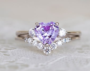 Lavendel Herz Sterlingsilber Ring: Simulierter Diamant Solitär