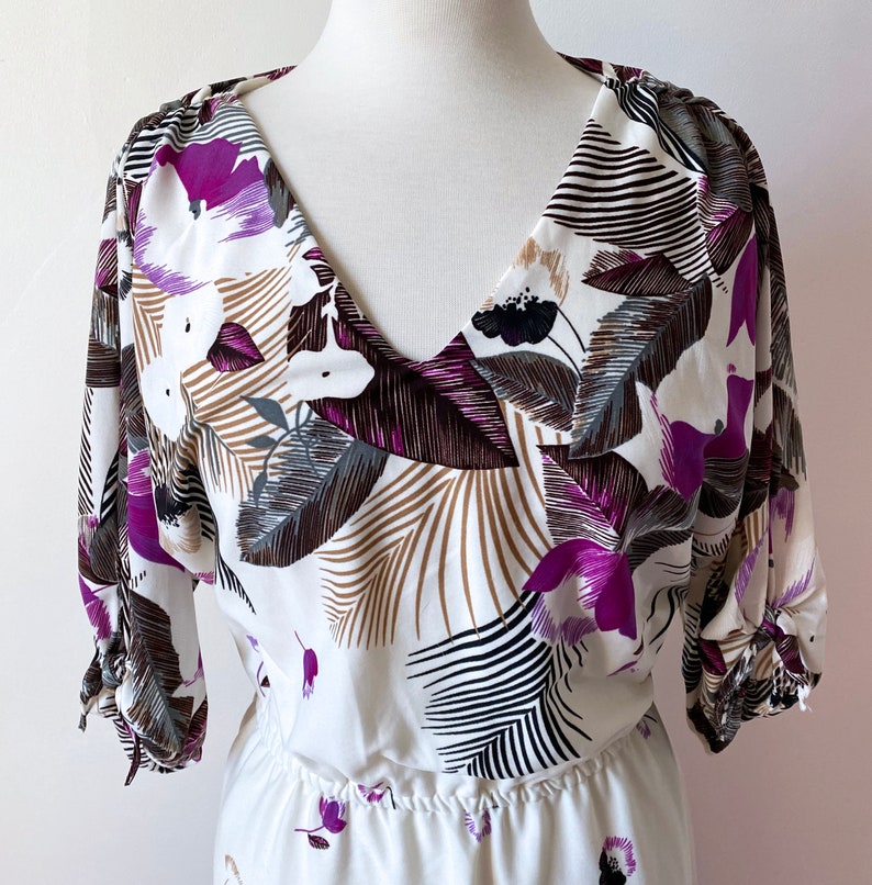 Carol Vintage 70s Day Dress \u2022 1970s Midi Dress in Cream with Floral Print Size Large