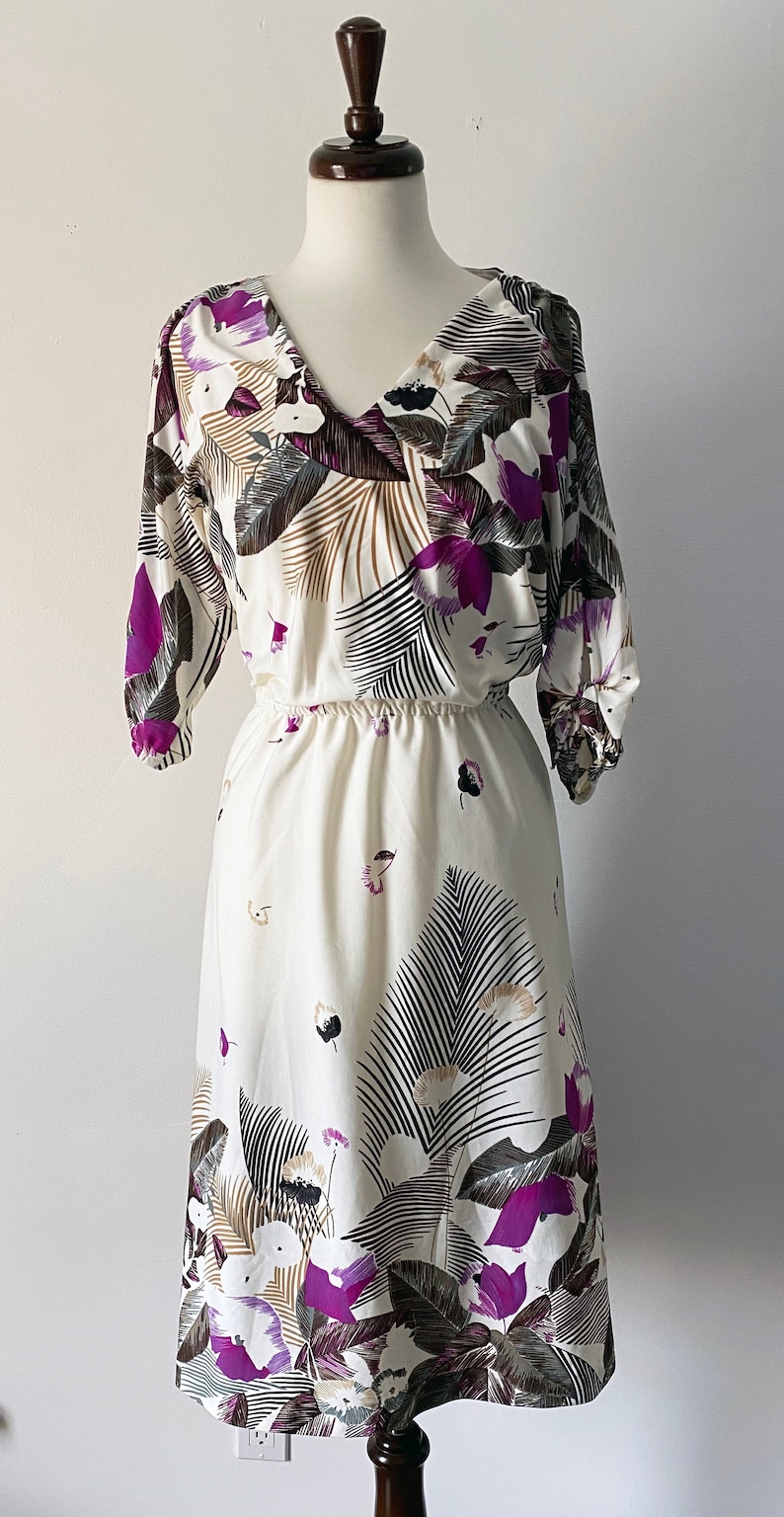 Carol Vintage 70s Day Dress \u2022 1970s Midi Dress in Cream with Floral Print Size Large
