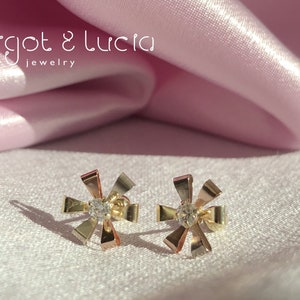 Lesionarse Dirigir Hito Pendientes de perno de oro de 10K flor de cristal pendientes - Etsy México