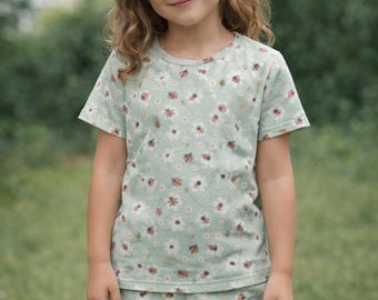 Girl's Cotton Ladybug Outfit Set: Green with White Daisies