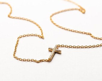 Collier Vintage Avec Pendentif Croix Plaqué Or Et Cristaux - Modèle 5582 - Occasion Superbe état