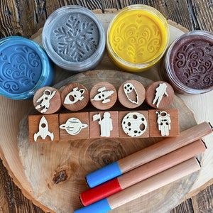 Outer Space Playdough Jar, Galaxy Wooden Stampers, Play Dough Kit, Sensory Play, Busy Box for Kids, Craft Kit,Birthday Party Favor zdjęcie 5