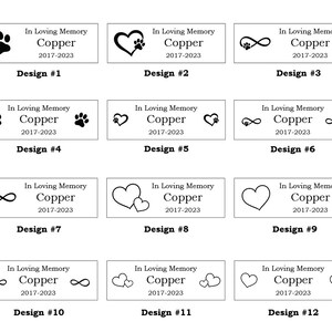 Op de afbeelding: Twaalf verschillende ontwerpen voor een gedenkplaat voor huisdieren. Elk ontwerp heeft een andere combinatie van poot afdrukken, harten en oneindigheidssymbolen. De tekst op elke plaat luidt "In Loving Memory Copper 2017-2023".