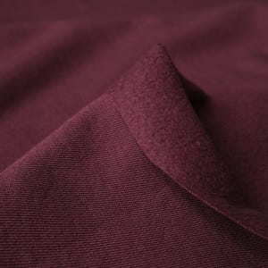 Pode incluir: Um conjunto de tr&ecirc;s canecas de cer&acirc;mica com acabamento manchado e fosco. As canecas s&atilde;o em tons de creme, cinza claro e cinza escuro. Cada caneca tem um design simples e minimalista, ideal para caf&eacute; ou ch&aacute;.