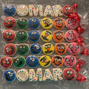 Mini biscotti di compleanno del mostro