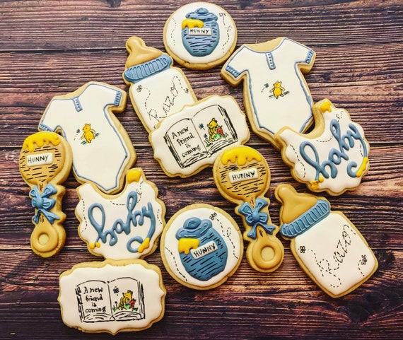 Winnie Pooh 🍯 Galletas decoradas y personalizadas para baby Emiliano🍼.  Agenda tu pedido con anticipación y personaliza tus galletas para…