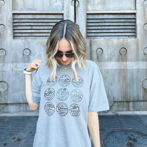 Camisa simples Star Wars Planets – Camisa adulta Disney Comfort cores – Camisa perfeita para o dia do parque – Galaxy Edge – Camisa para casais combinando