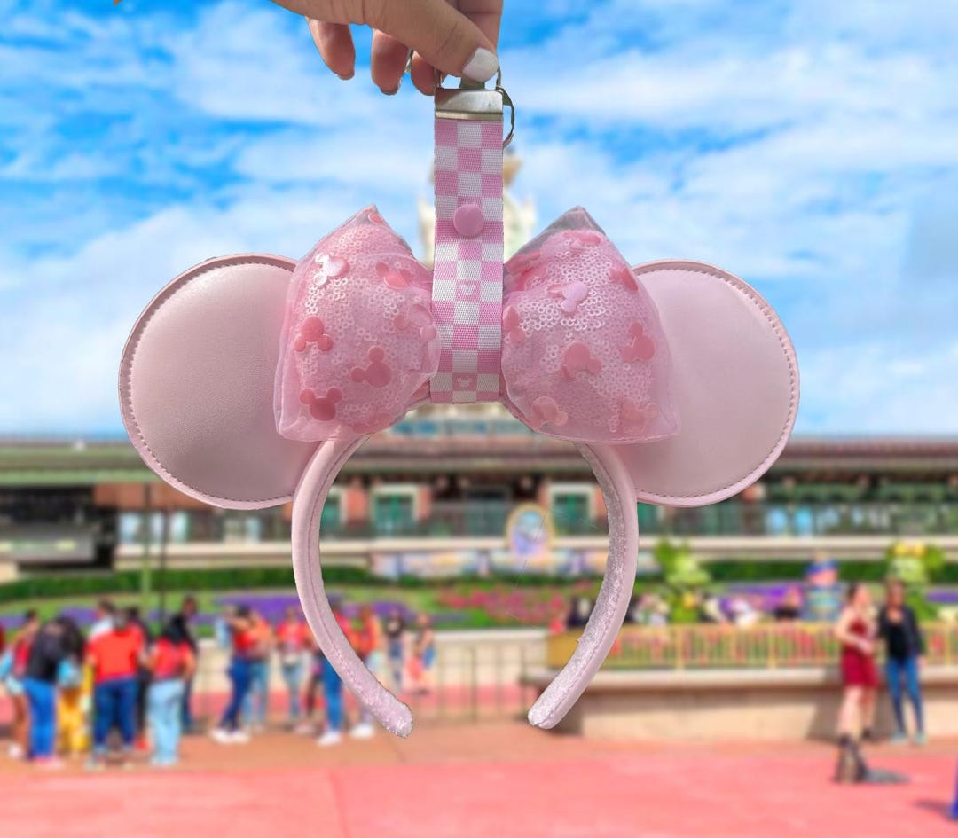 Minnie Mickey Ears Holder - Clip on Park Ears Holder - Minnie Ears Lanyard Keychain - Disney World Disneyland Ears Holder