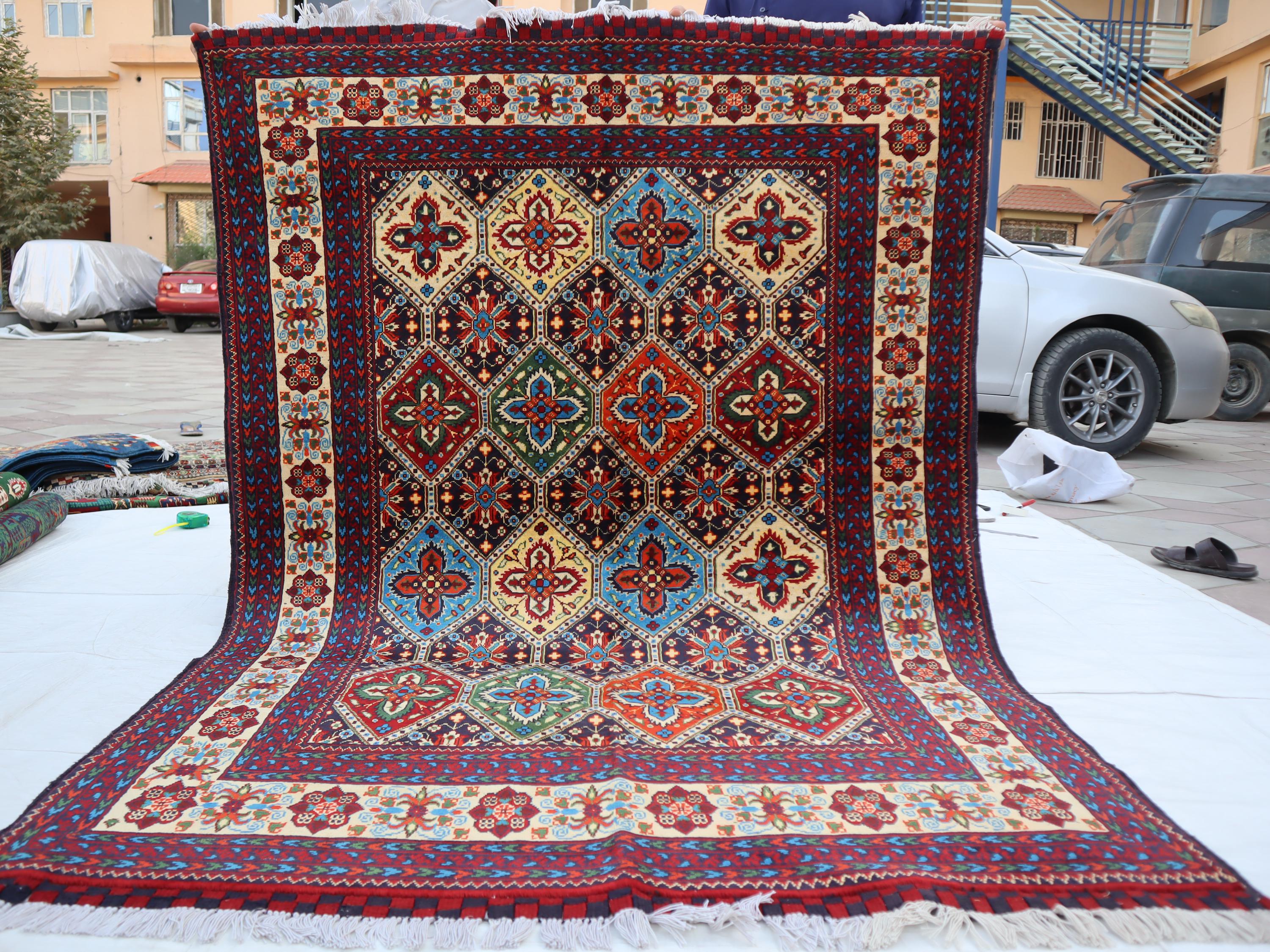 4'9x6'4インチのヴィンテージコーカサスラグ5x7、トルクメンのカラフル