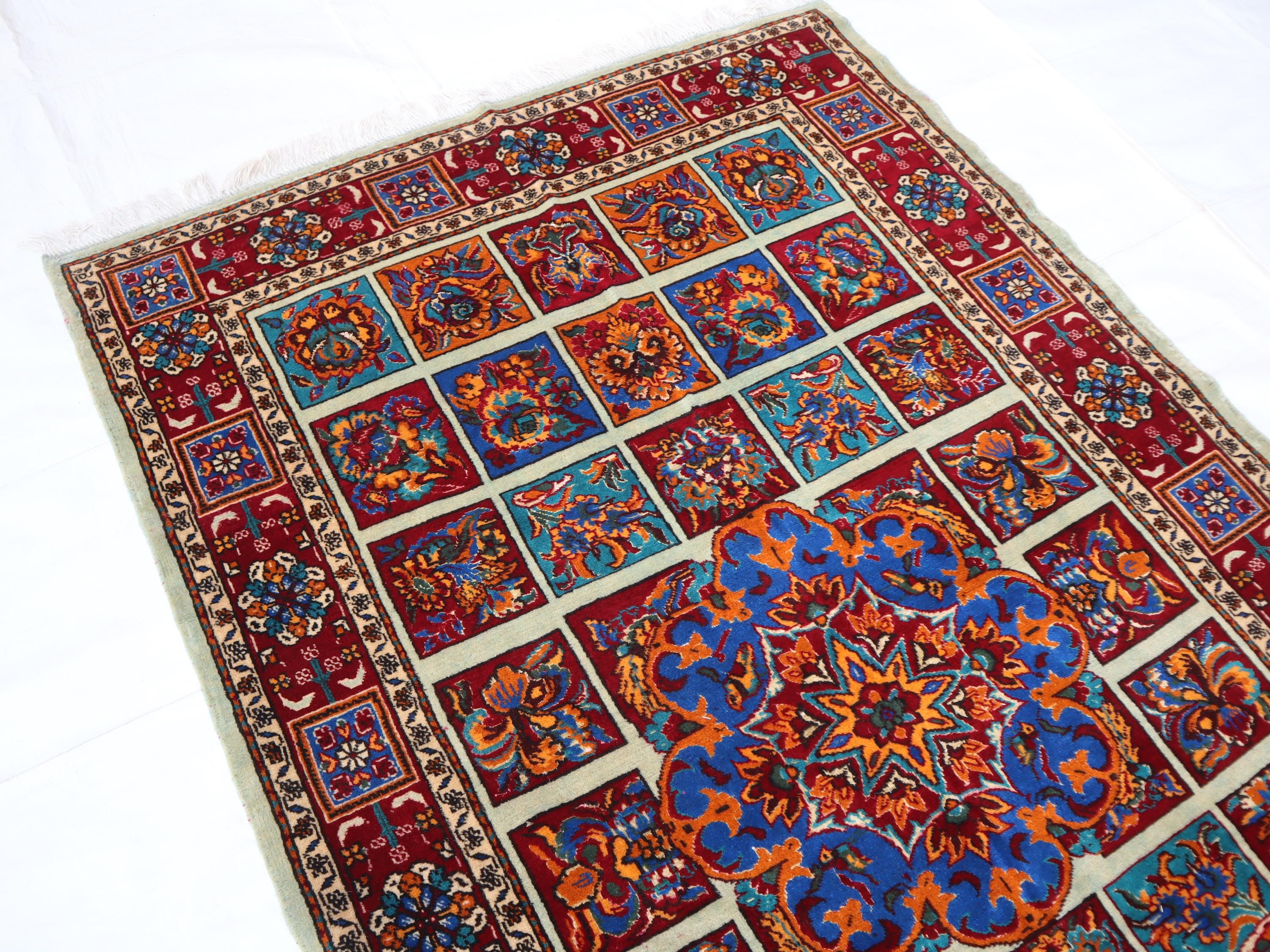 朱赤とペールブルーのメダリオンラグヴィンテージトルコラグ　No.680 朱赤とペールブルーのメダリオンラグヴィンテージトルコラグ No.680