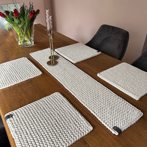 Knitted table runner, table decoration Natural
