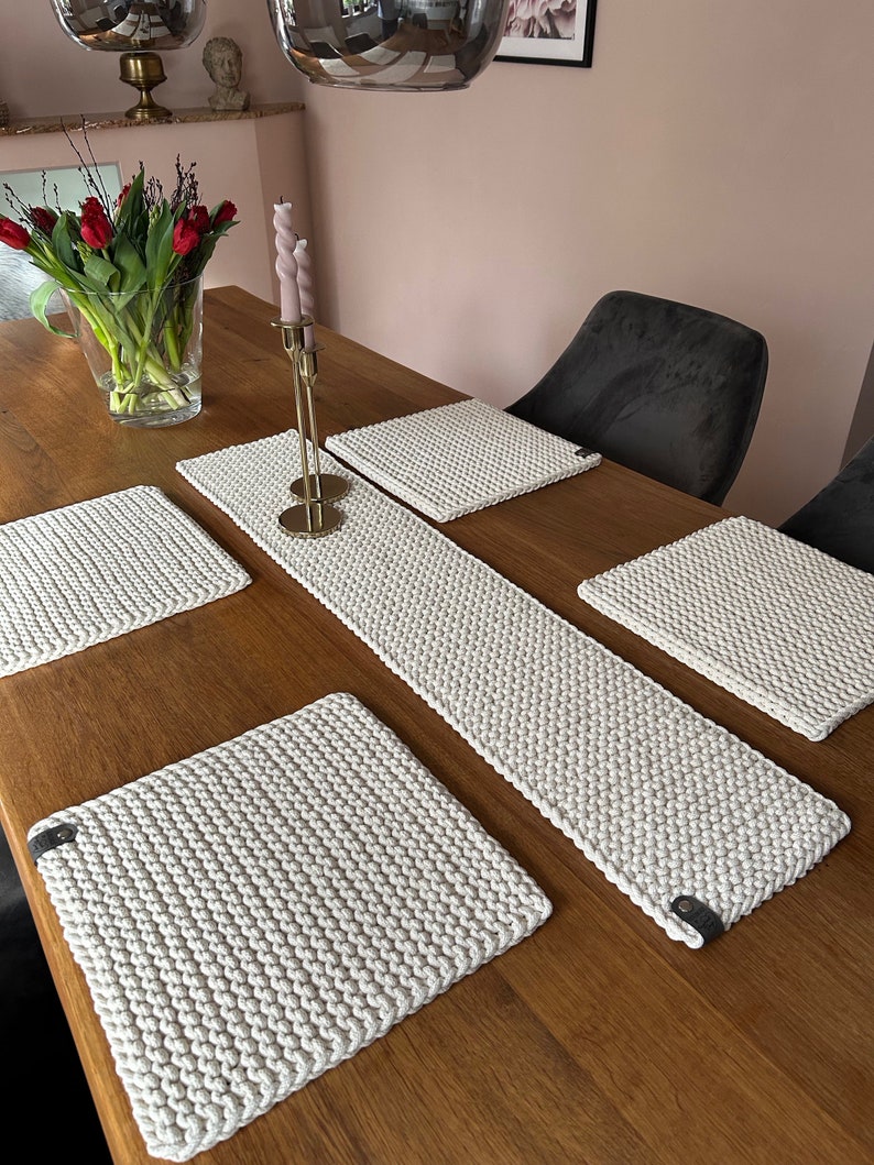 Knitted table runner, table decoration Natural