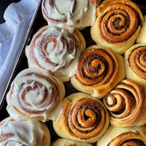 Recipe, Cinnamon Rolls, Cinnamon Bread, Breakfast food, Cream Cheese Icing, Baked Goods, Homemade Bread, Sweet Bread