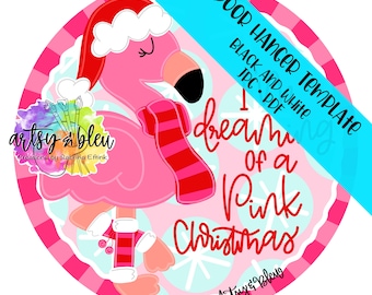 Può includere: Un fenicottero rosa con un cappello di Babbo Natale e una sciarpa con il testo "I dream of a Pink Christmas".