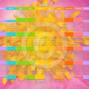 Peut inclure: Un calendrier coloré pour l'année 2026 avec un fond de fleur rose. Chaque mois est codé par couleur avec une nuance différente de bleu, vert, jaune, orange et rouge. Le calendrier est parfait pour planifier et organiser votre année.