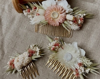 BIANCA collection dried flower accessories for weddings and other events. Bouquets, combs, crowns, buttonholes, bracelets, barrettes.