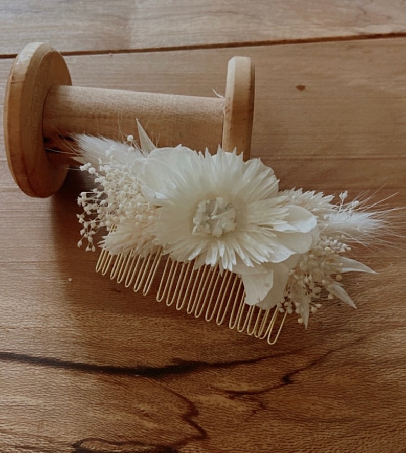 PURE collection wedding accessories dried flowers. Bouquets, combs, crowns, buttonholes, bracelets, barrettes.. PEIGNE M