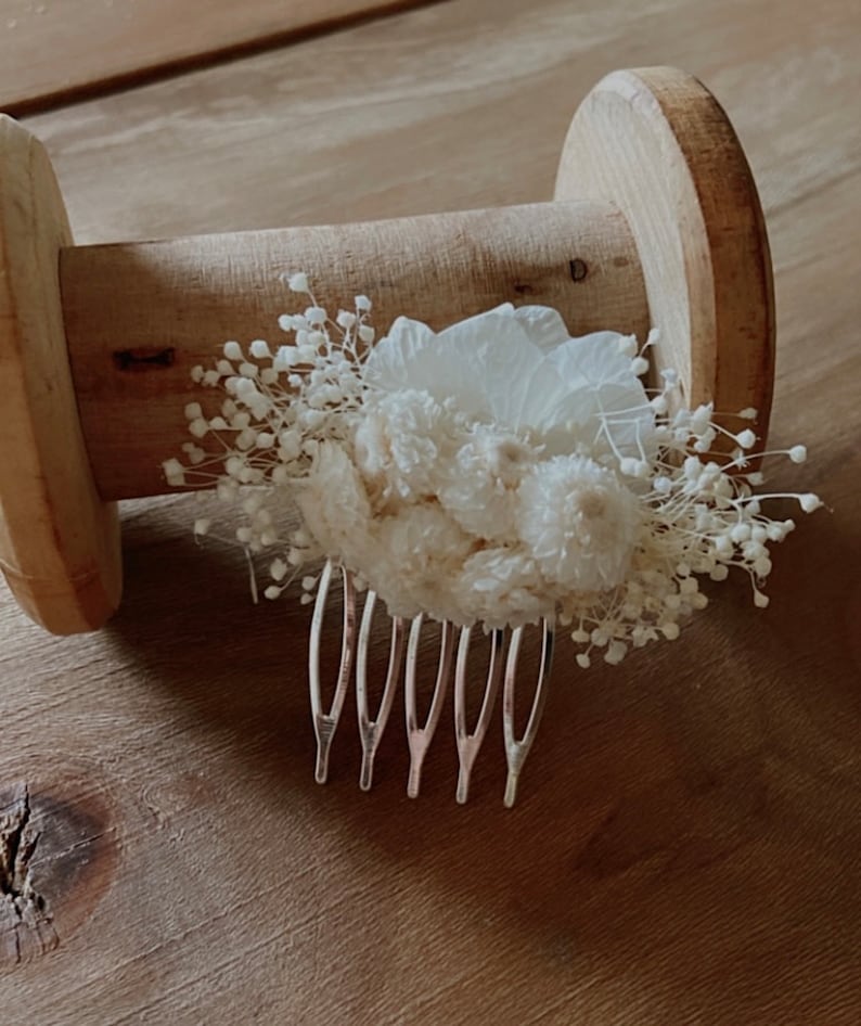 PURE collection wedding accessories dried flowers. Bouquets, combs, crowns, buttonholes, bracelets, barrettes.. PEIGNE XS