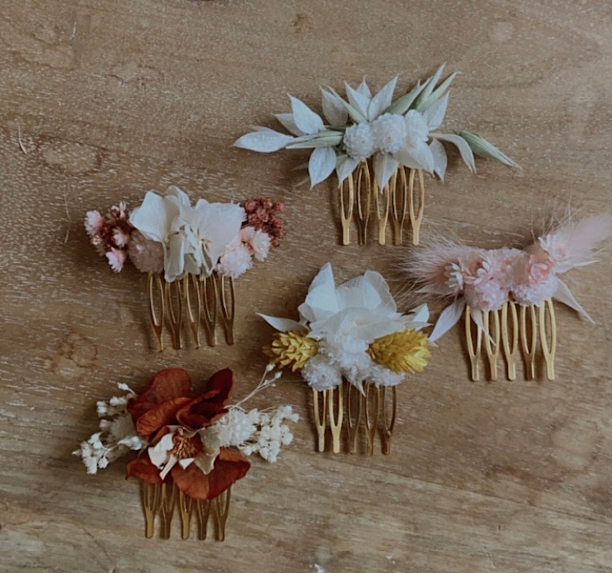 XS-sized floral comb