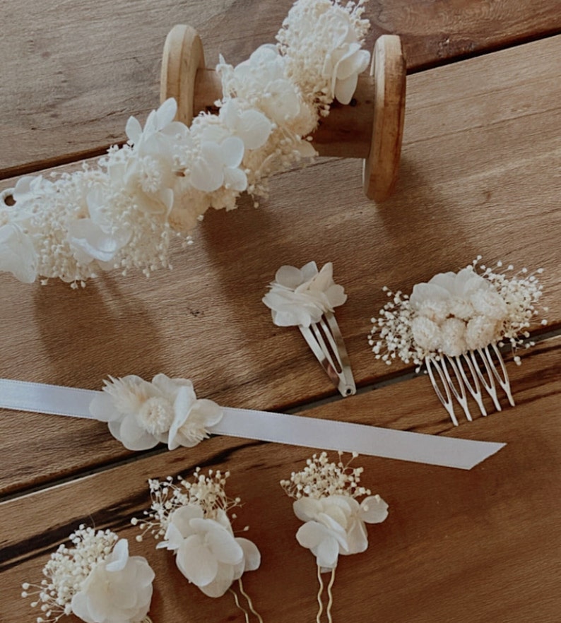 PURE collection wedding accessories dried flowers. Bouquets, combs, crowns, buttonholes, bracelets, barrettes.. image 1