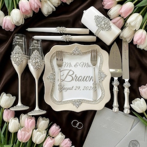 Personalisierte Hochzeitstorte Schneide-Set: Sekt-Gläser mit Gravur