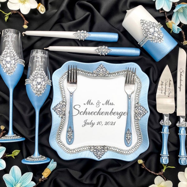 Light blue wedding glasses, light blue wedding cake knife, light blue wedding flute and cake cutting set. 15 años, Sweet 15, Quince anos