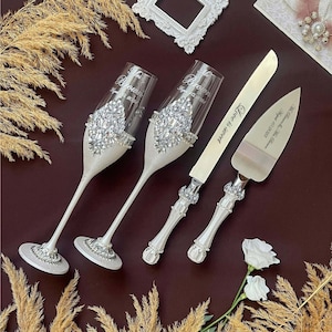 Wedding cake cutting set Toasting flutes, Wedding Cake knife and cutter Wedding serving set, Wedding party glasses,  wedding glasses set