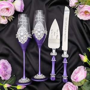 Purple wedding cake cutting set Wedding glasses for bride and groom  Violet toasting flutes and server wedding