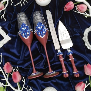Champagne wedding glasses and cake cutting set, wedding cake serving set and personalized flutes for bride and groom, wedding cake cutter