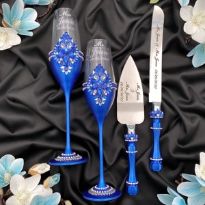 Cobalto blue wedding decor, royal blue wedding cake cutting set, royal blue wedding glasses, cobalto blue wedding serving set