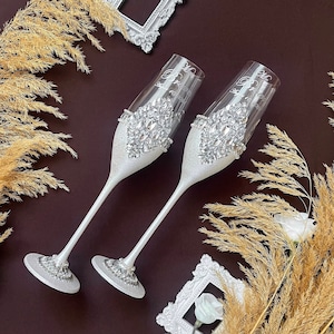 Wedding cake cutting set, wedding glasses and knife server